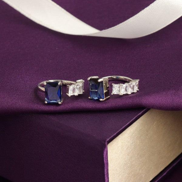 925 Silver Maitra Women Toe-Rings TE-199 with blue and white gemstone design displayed on purple fabric.