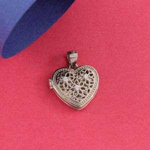 925 silver heart-shaped flower pendant for women, WP-67, 3g, showcasing intricate floral design on a red and blue background.