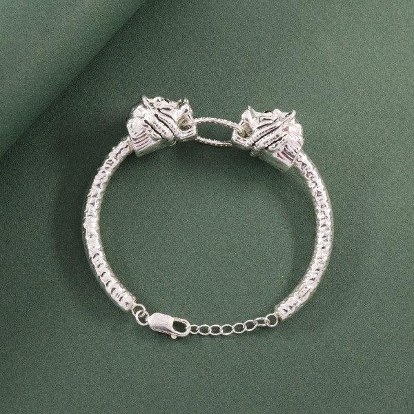 925 silver adjustable kids bracelet with tiger heads design on green background