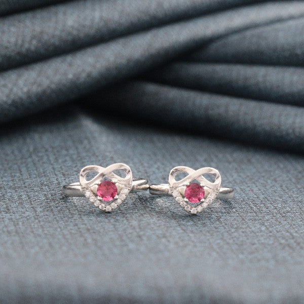 925 silver Kranti women toe-rings TE-287 with heart-shaped design and pink gemstone, weight 4g, purity 925, on gray fabric background