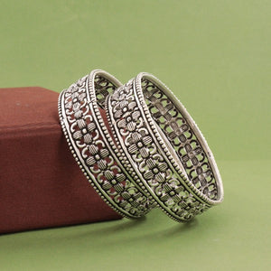 925 silver antique women bangles WB-64 with intricate floral design, weighing 47g, and size 2.6 on display against a green background.