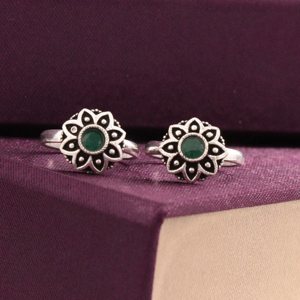 925 silver Iniya women toe-rings TE-278 with intricate floral design and green gemstone, weight 5g, purity 925.