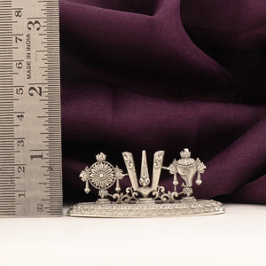 925 silver Shanku Chakra Namam idol, 2.5 cm length, 19g weight, depicted with a ruler for size comparison