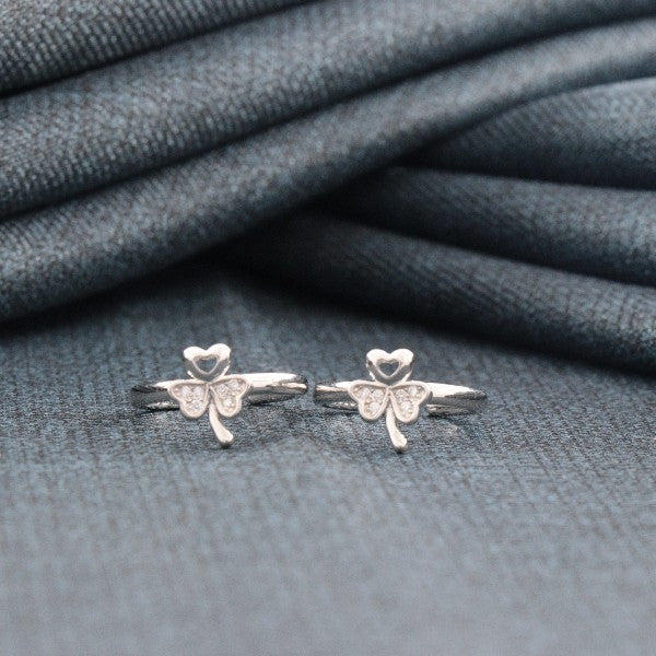 925 silver Shyama women toe-rings TE-294 with heart and butterfly design, 4g weight, showcasing elegant craftsmanship on a fabric background.