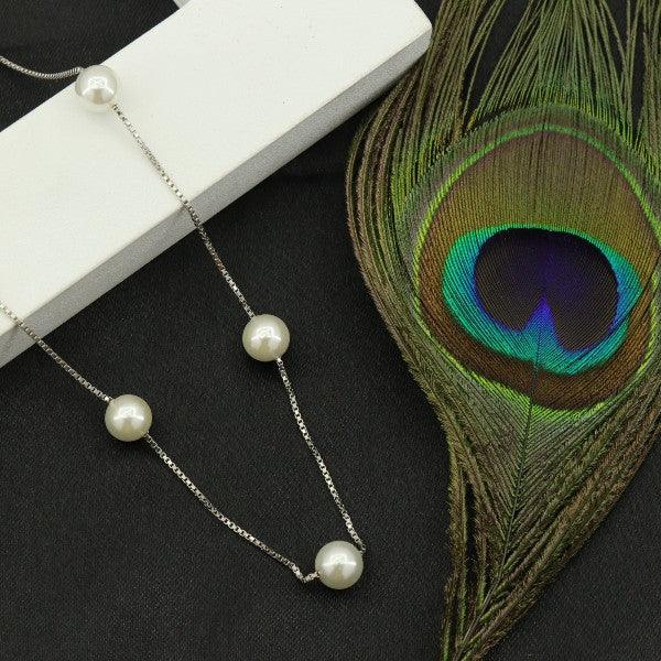 Elegant 925 silver pearl women chain LC-137, 48cms length, displayed with a peacock feather; purity 925 and weight 10g.