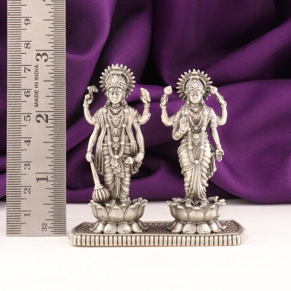 925 silver 3D Lakshmi Narayana Swamy idols, 105g, 7cm, high purity statues on lotus base, with a ruler for scale, on a purple background