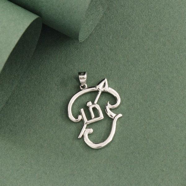 925 silver Om God pendant GP-163 weighing 3g on green background.