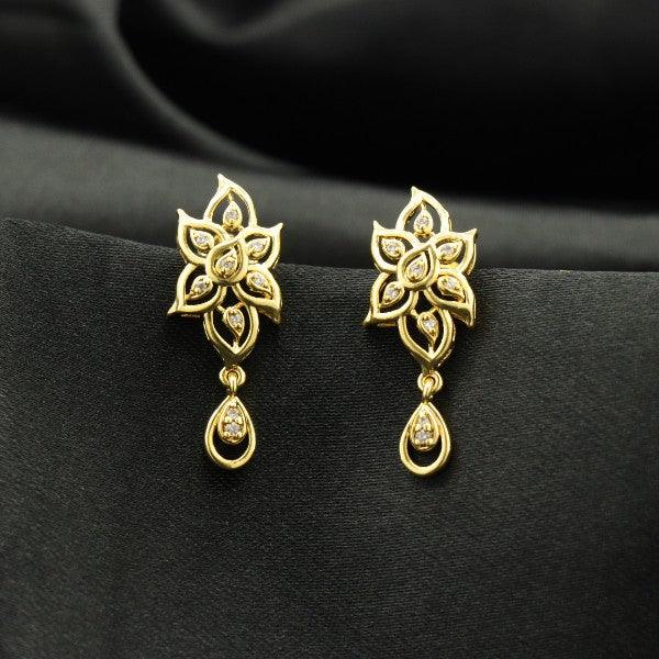 Elegant 925 silver Suchandra women danglers DAN-94 with intricate floral design and teardrop detail, weighing 4g and made of pure 925 silver.