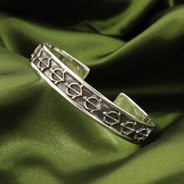 925 silver Anunay Men Kada MKD-70 openable bangle with intricate design, weight 16g, displayed on green satin fabric.