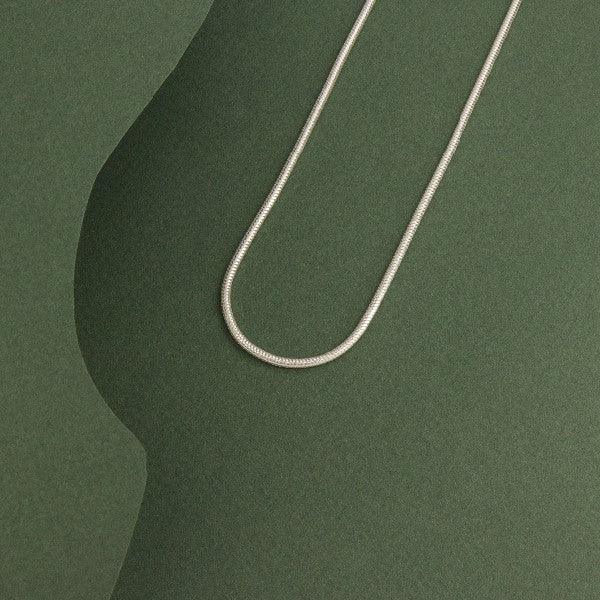 925 Silver Ruchi Women Chain LC-190, 50cm length, 15g weight, showcasing a sleek design on a green background.