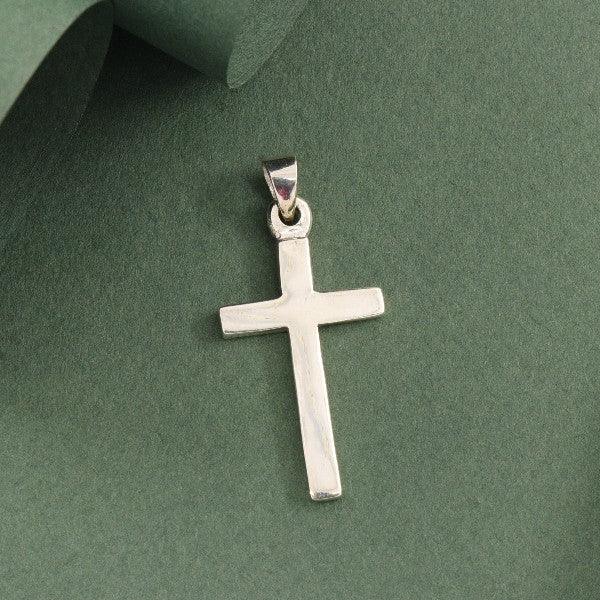 Silver cross pendant made from 925 silver, weighing 4g, purity 925.