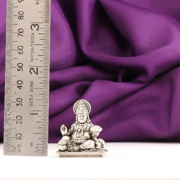 3D Kuber idol made of 925 silver weighing 36g, placed next to a measuring scale showing 3cm length against a purple fabric background