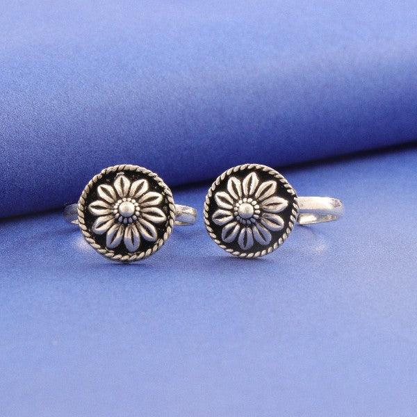 925 silver Dhithi women toe-rings TE-254 with floral design, weight 6g, purity 925, on blue background.