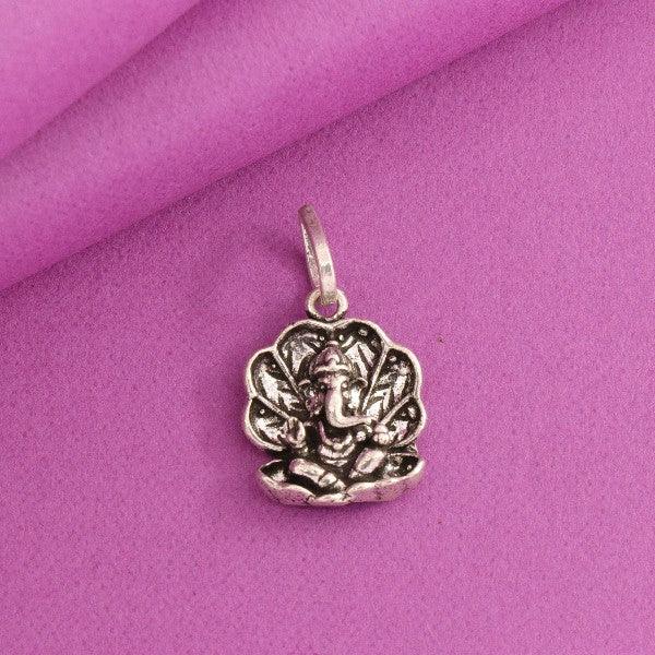 925 silver Ganesha pendant GP-126, weight 3g, showcases intricate craftsmanship on a vibrant pink background.