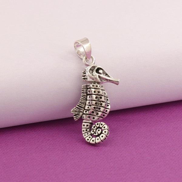 925 silver seahorse men pendant, MP-56, 5g weight, featuring intricate design, loose pendant on pink and white background.