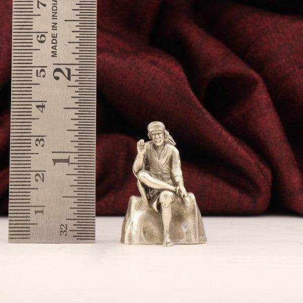 925 silver 3D Sai Baba idol weighing 32g with dimensions of 3.5cms beside a measurement scale for size reference