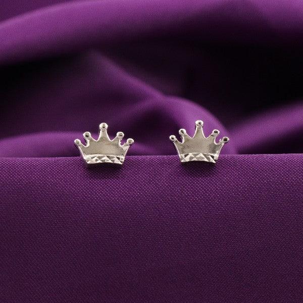 925 silver Anavi kids crown-shaped stud earrings KS-139, 3g weight, on purple fabric