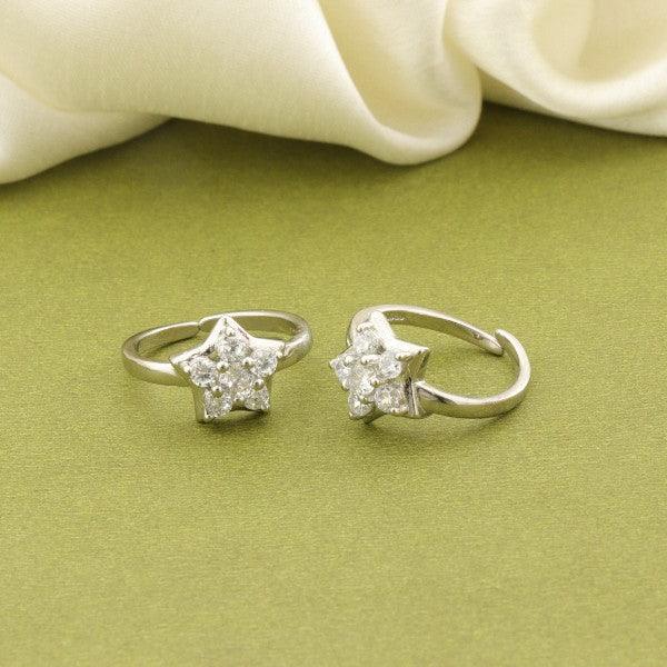 925 Silver Varada Women Toe-Rings TE-169 with star design, weight 4g, sterling silver rings on green and white background