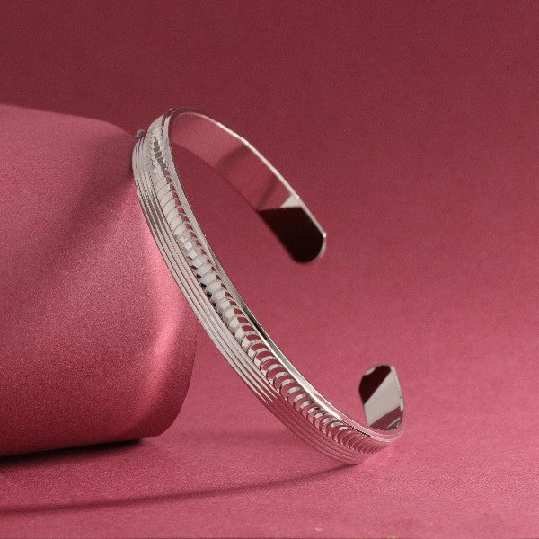 925 silver Mehdi Men Kada MKD-188, 21g, adjustable size, elegant silver design against a pink background.